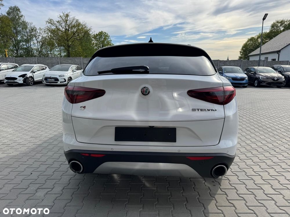 Alfa Romeo Stelvio 2.0 Turbo 16V AT8-Q4 Veloce Ti - 8