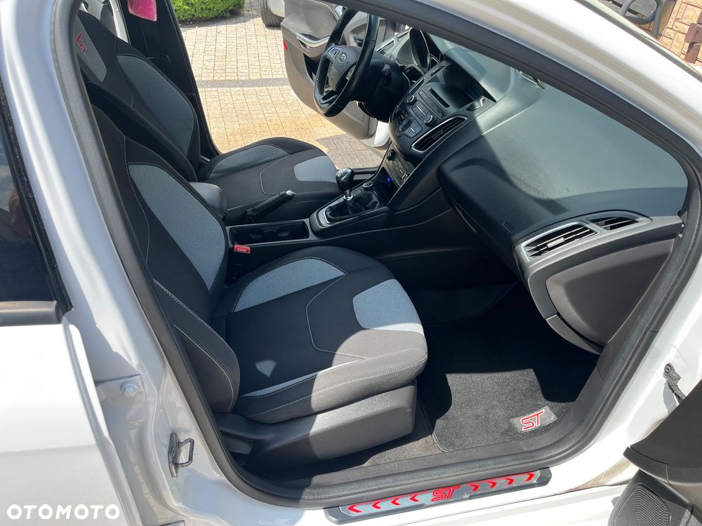 Ford Focus 2.0 EcoBoost ST - 16