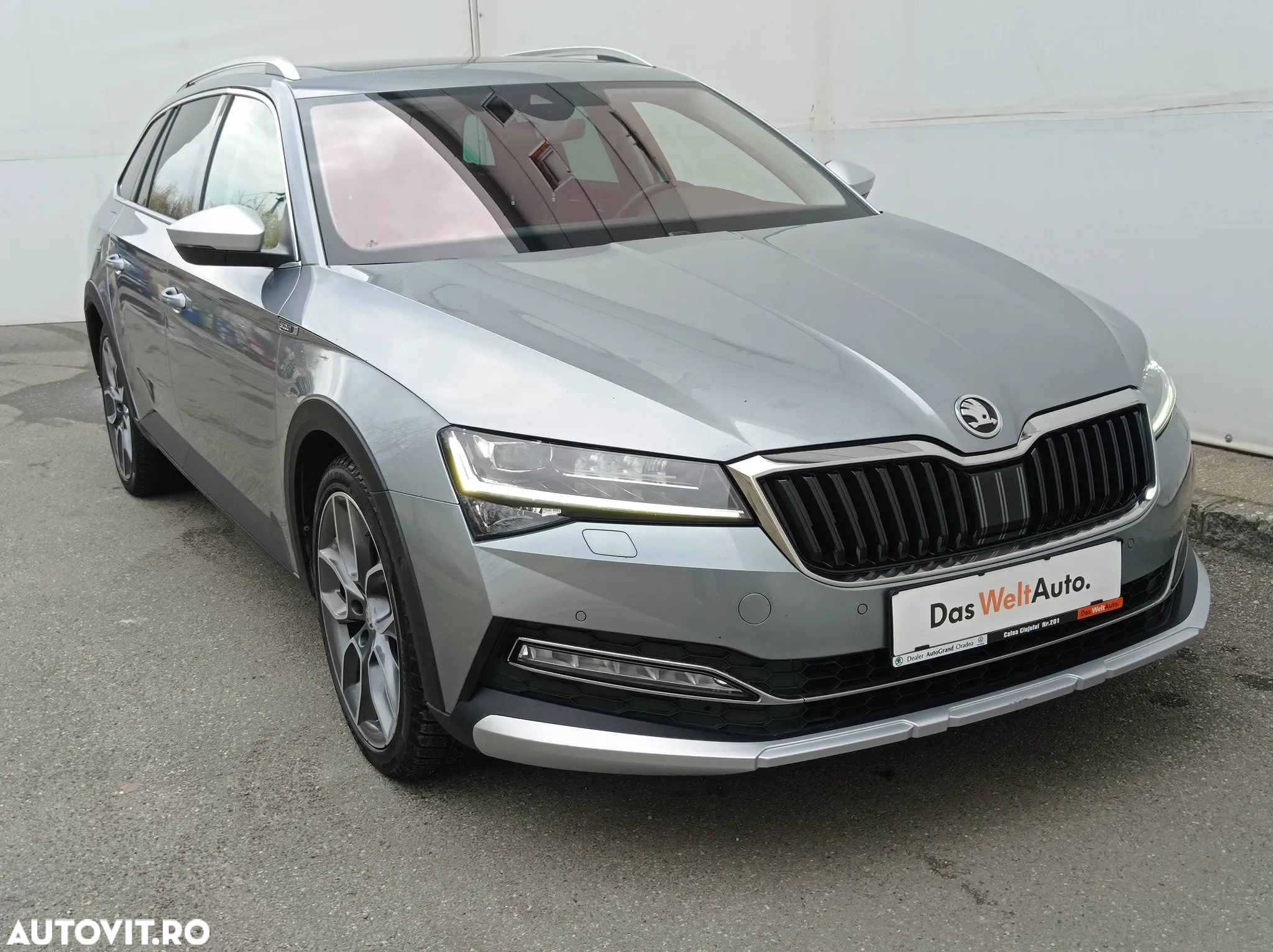 Skoda Superb Combi 2.0 TDI 4X4 DSG Scout - 8