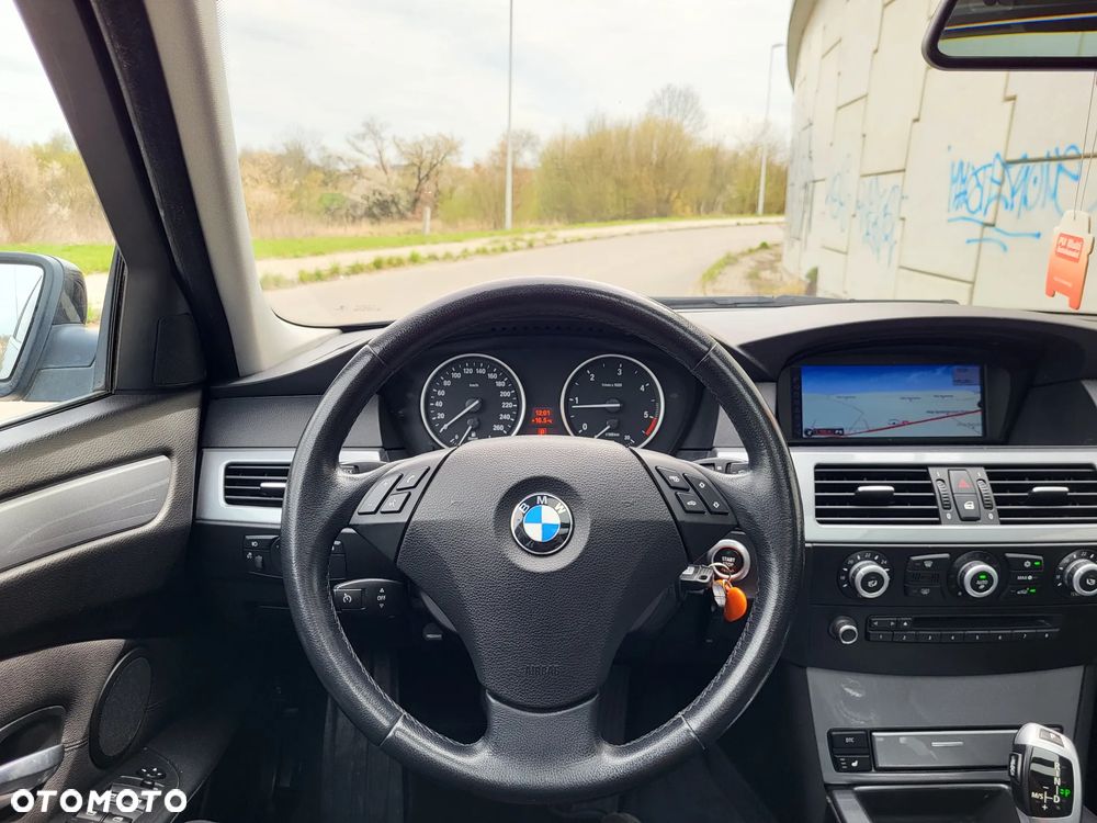 BMW Seria 5 520d Touring - 10