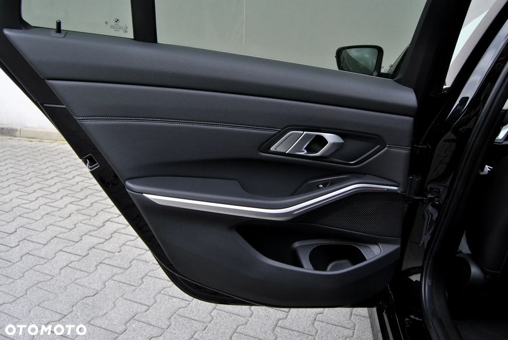 BMW Seria 3 320d xDrive Sport Line - 28