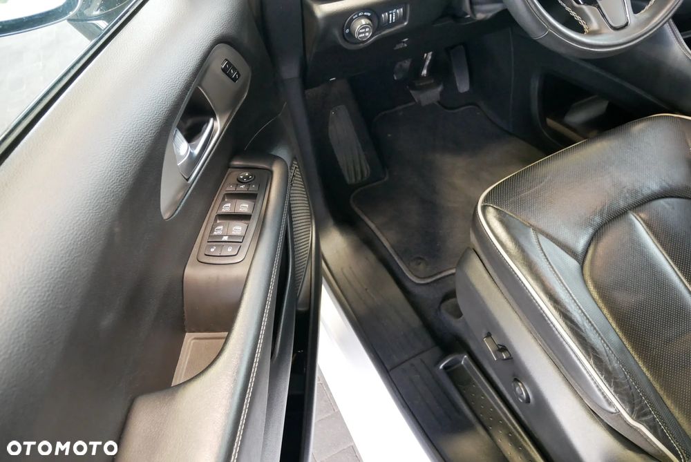 Chrysler Pacifica - 20