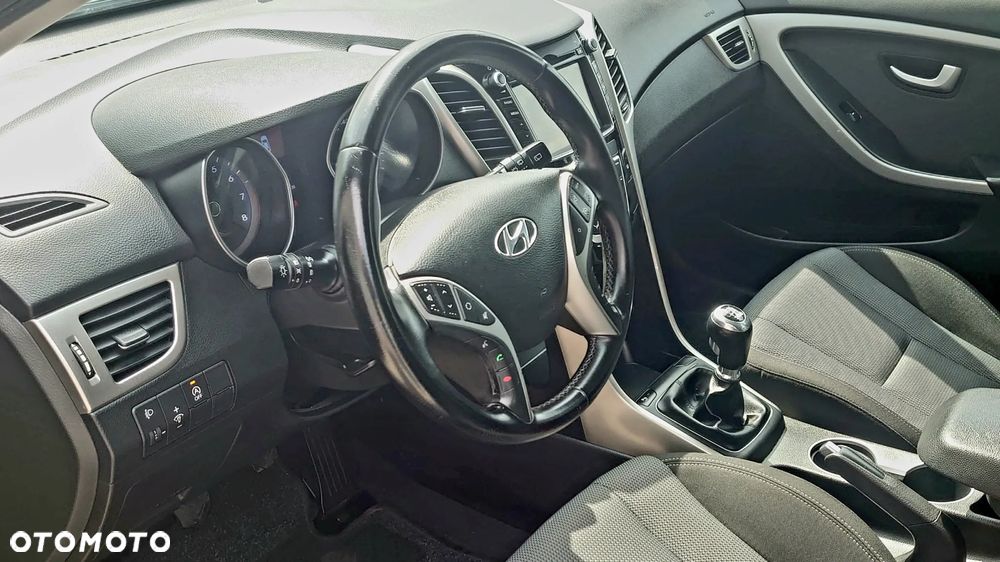 Hyundai i30 blue Kombi 1.6 GDi Passion - 19