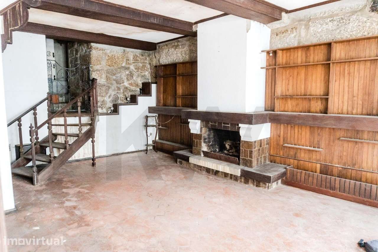 Prédio para reabilitar no centro histórico de Guimarães - Grande imagem: 3/41