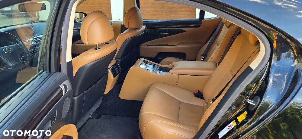 Lexus LS - 8