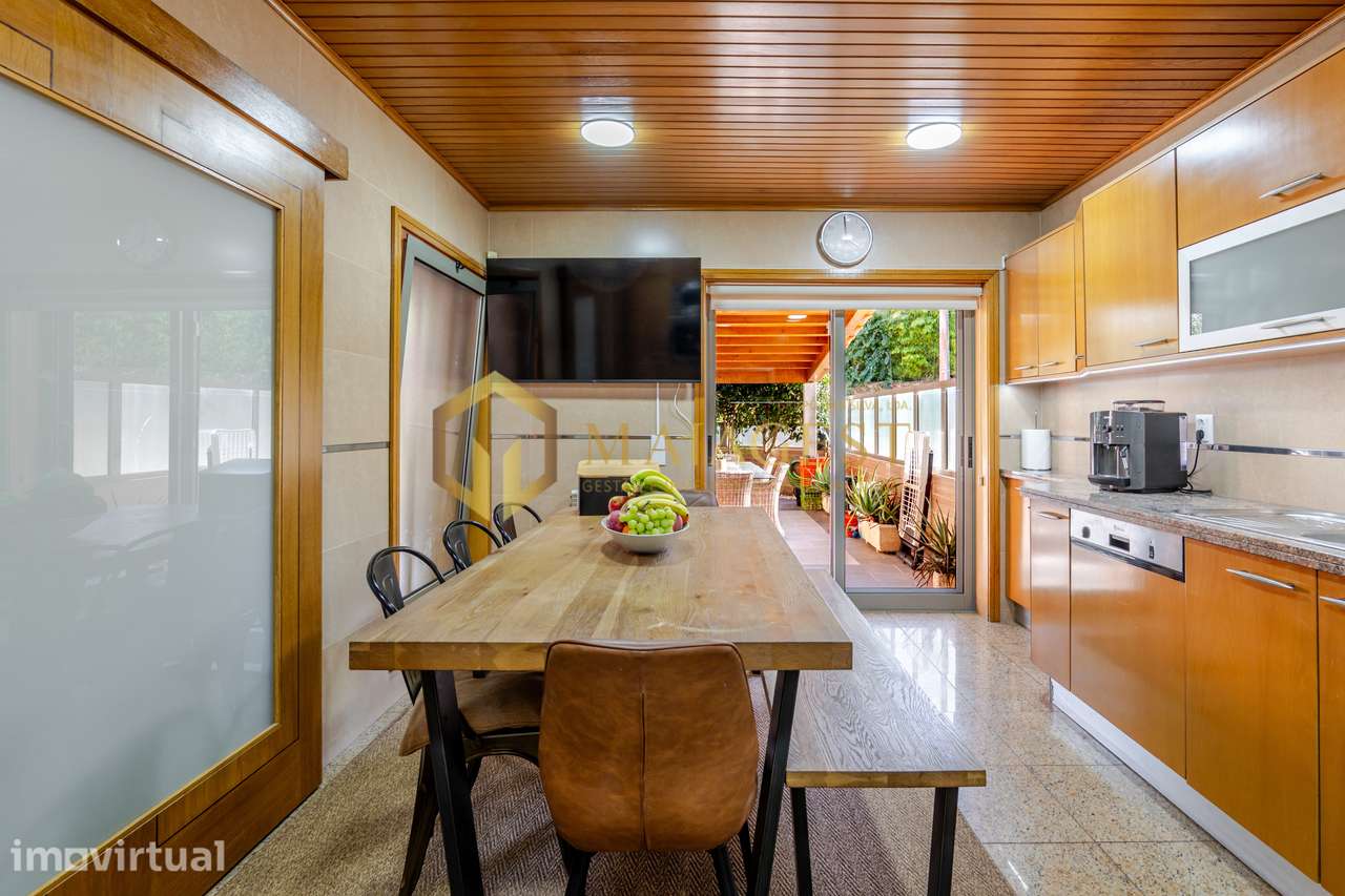 Moradia T5 com Piscina e Jardim em Perosinho - Grande imagem: 3/56