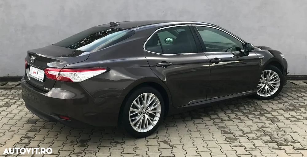 Toyota Camry 2.5 Hybrid Dynamic - 3