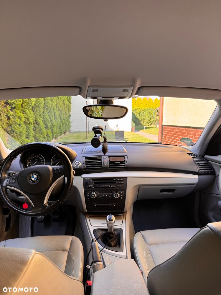 BMW Seria 1 120i - 11
