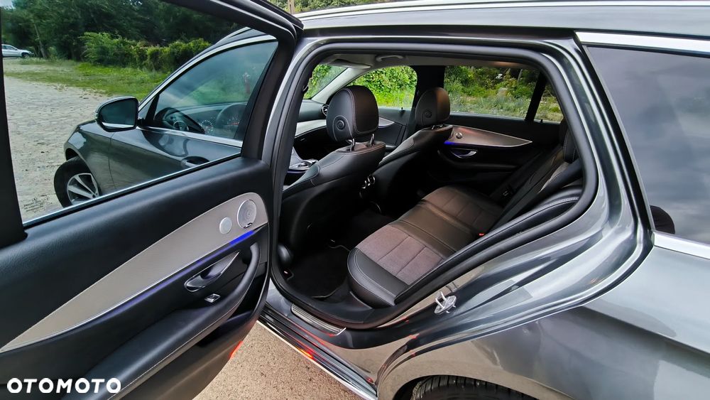 Mercedes-Benz Klasa E 220 d T 9G-TRONIC - 23