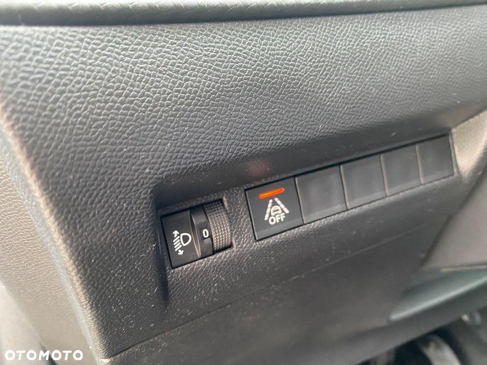 Peugeot 2008 BlueHDi 100 STOP & START Allure - 28