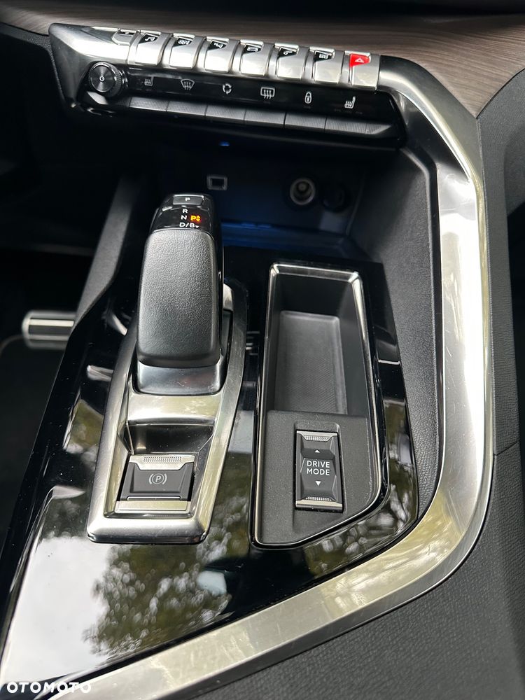 Peugeot 3008 1.6 PureTech Hybrid PHEV GT S&S EAT8 - 17