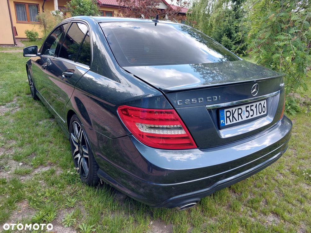 Mercedes-Benz Klasa C 250 (BlueTEC) d 4Matic 7G-TRONIC AMG Line - 11