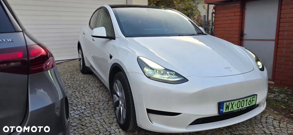 Tesla Model Y - 32