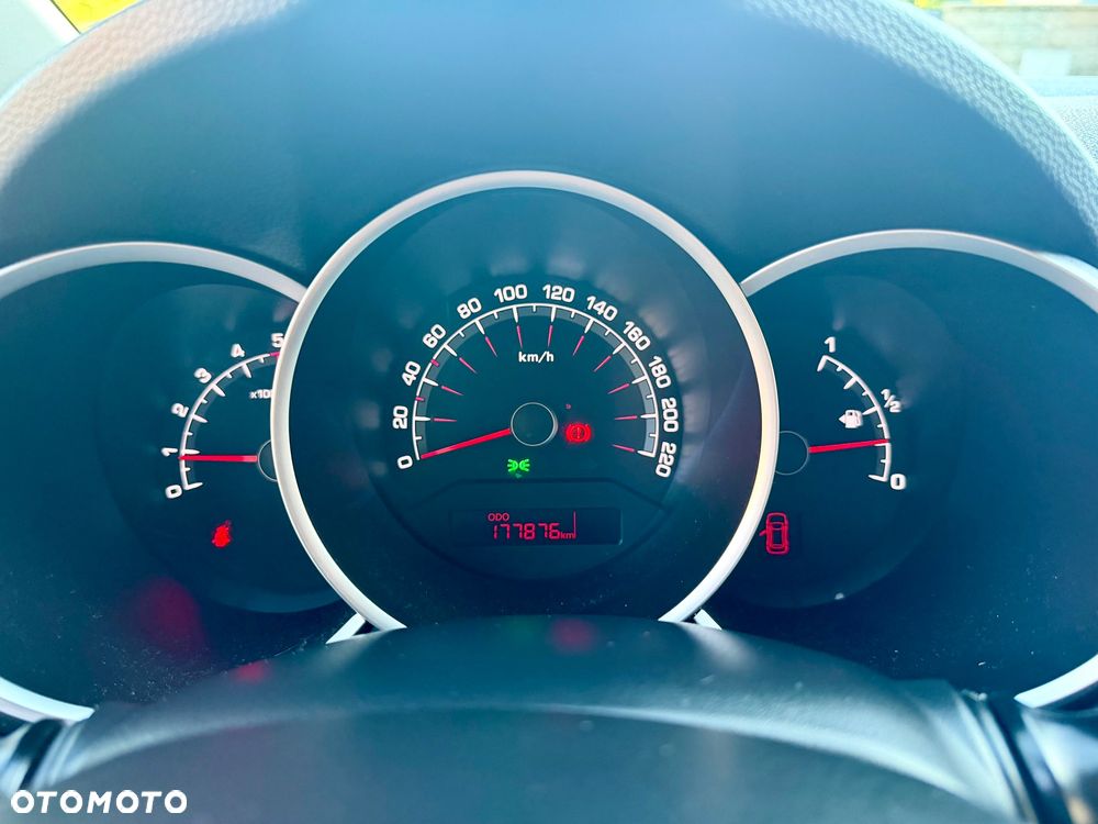 Kia Venga 1.4 CRDi 90 Attract - 20