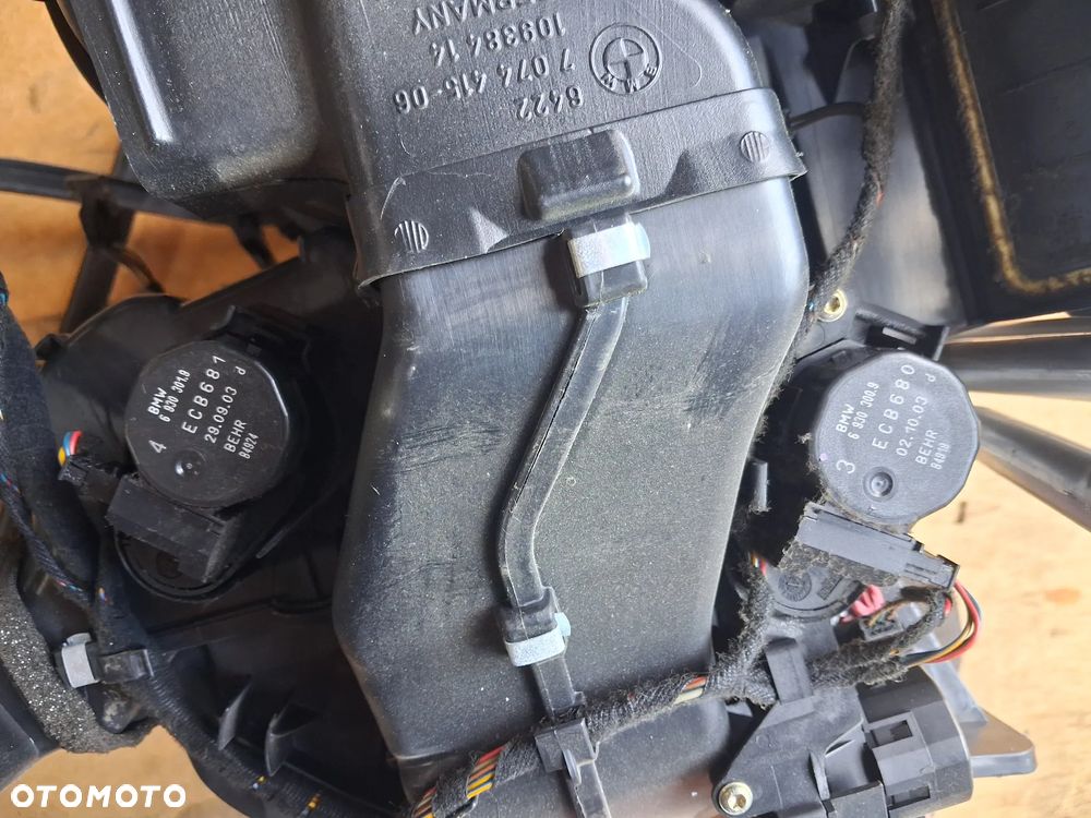BMW E60 E61 Obudowa nagrzewnicy Nagrzewnica KOMPLETNA wentylator nawiewu nastawnik silniczek nawiewu regulacji BEHR 6924898 - 10
