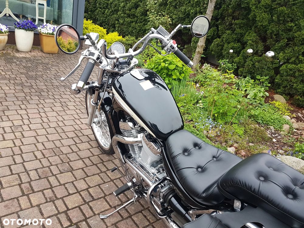 Suzuki Intruder - 18