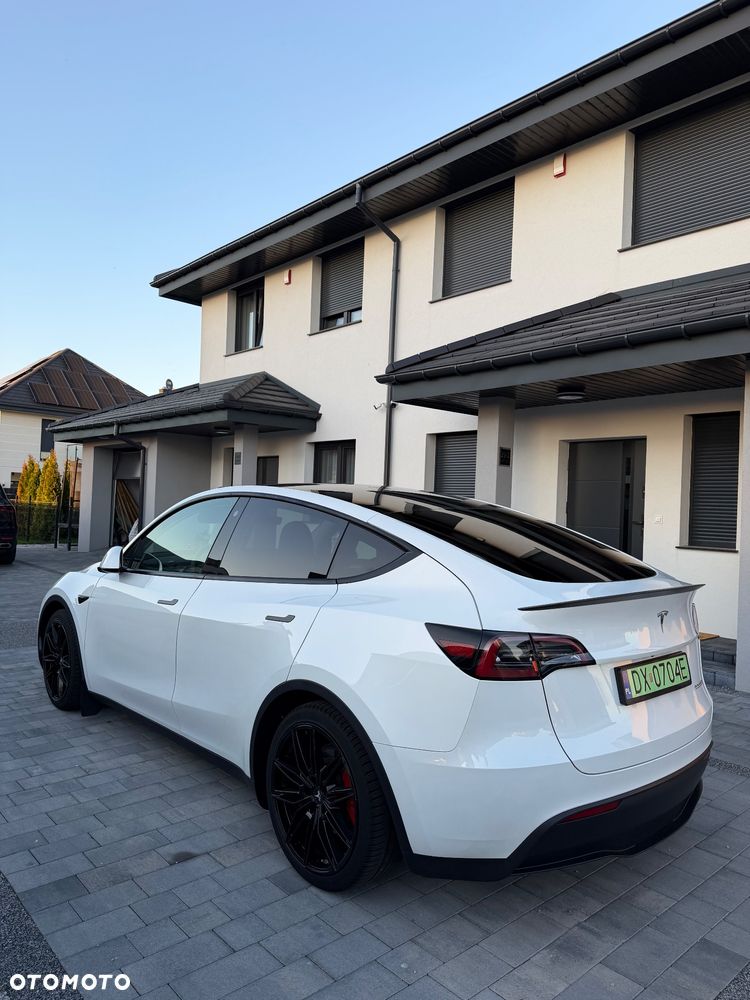 Tesla Model Y Performance AWD - 1