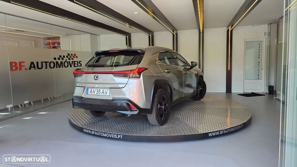 Lexus UX 250h Executive - 19