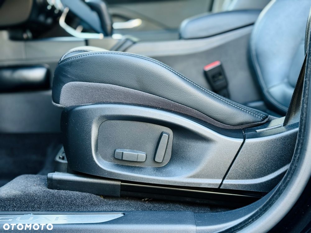 Jaguar E-Pace 2.0 i4P AWD R-Dynamic S - 14