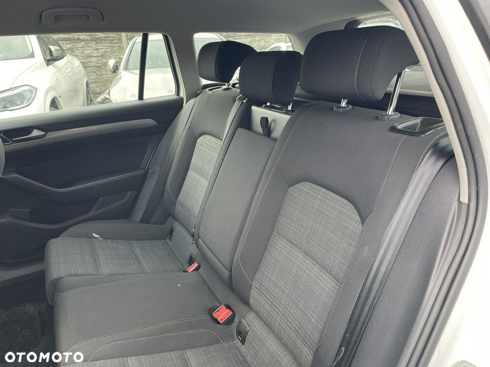 Volkswagen Passat Variant 2.0 TDI SCR DSG Conceptline - 10