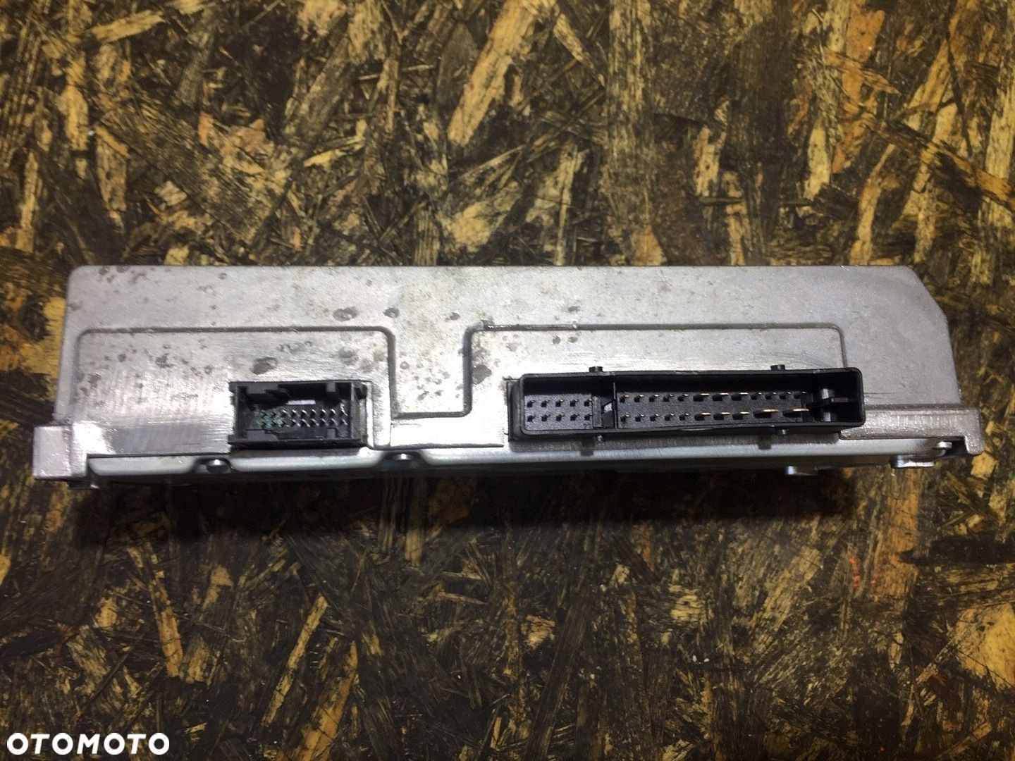 AUDI A4 B8 A5 8T WZMACNIACZ BANG OLUFSEN 8T0035223S - 8