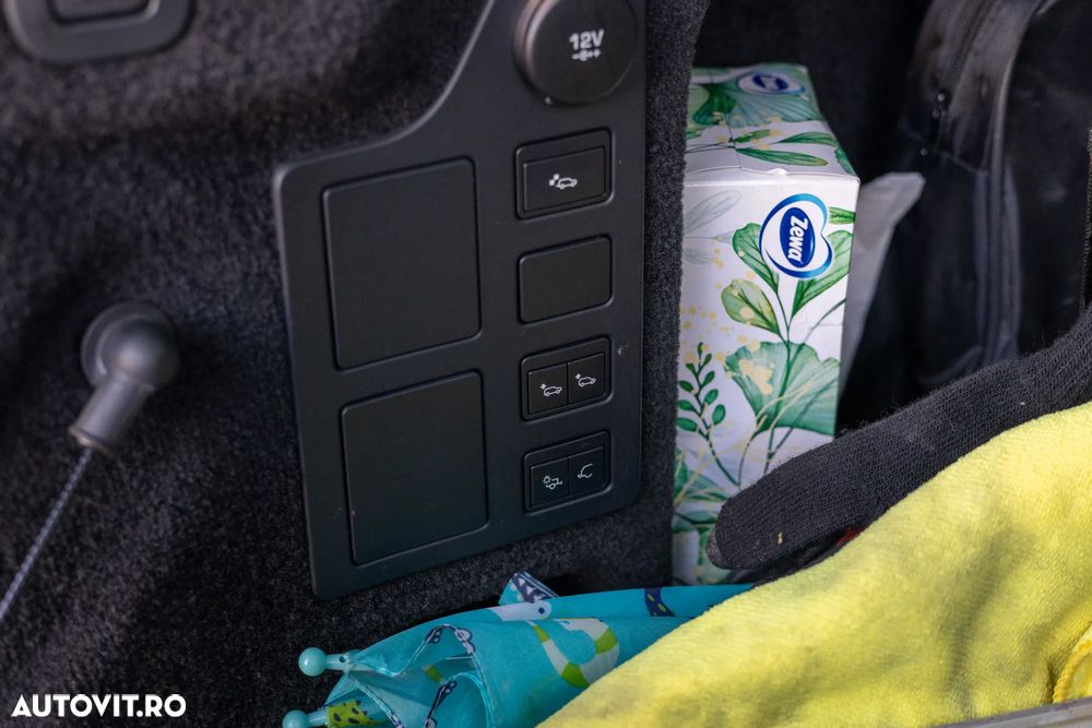 Land Rover Discovery 3.0 L TD6 HSE Luxury - 13