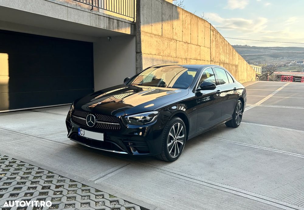 Mercedes-Benz E 300 4MATIC 9G-TRONIC AMG Line - 1