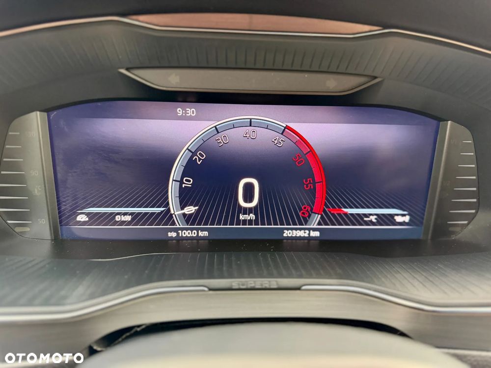 Skoda Superb 2.0 TDI SCR Style - 32