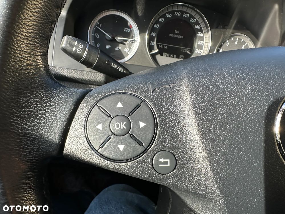 Mercedes-Benz Klasa C 180 BlueEFFICIENCY 7G-TRONIC Avantgarde - 31