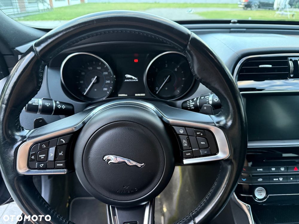 Jaguar XE 2.0 D AWD R-Sport - 40