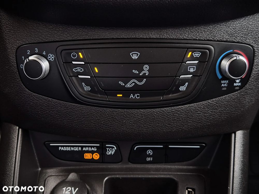 Ford Transit Courier - 23