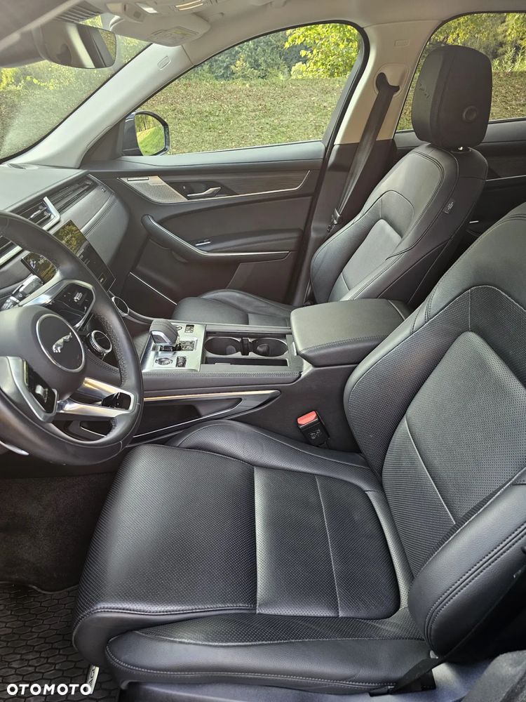 Jaguar F-Pace P250 AWD R-Dynamic HSE - 3