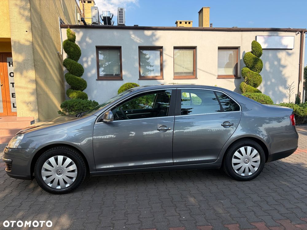 Volkswagen Jetta 1.6 Comfortline - 17
