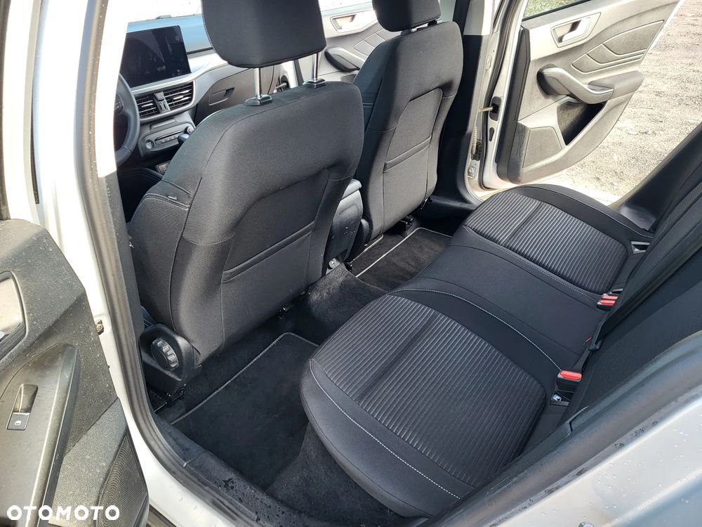 Ford Focus 1.0 EcoBoost Hybrid TITANIUM - 28