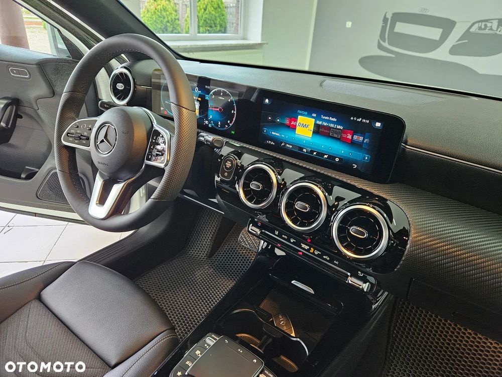 Mercedes-Benz Klasa A 180 d AMG Line 8G-DCT - 34