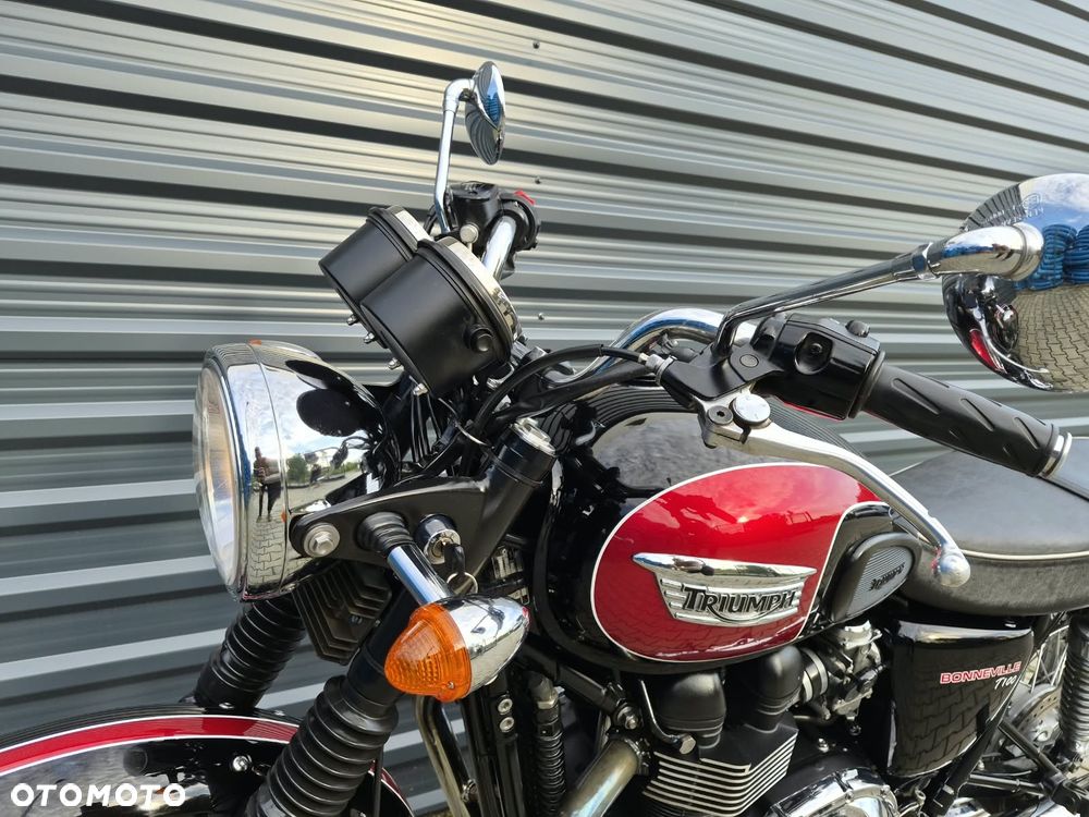 Triumph Bonneville - 7