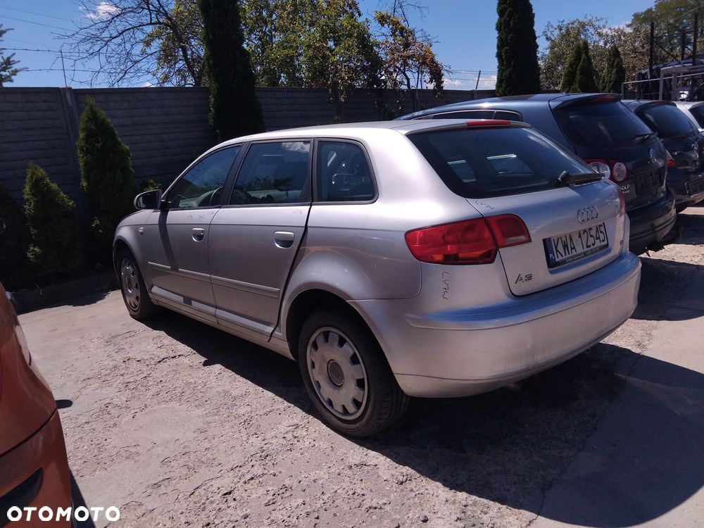 Audi A3 8P Lift 05- z silnikiem 1,6 mpi BSE  I skrzynią JHT lakier kod LY7W - 2