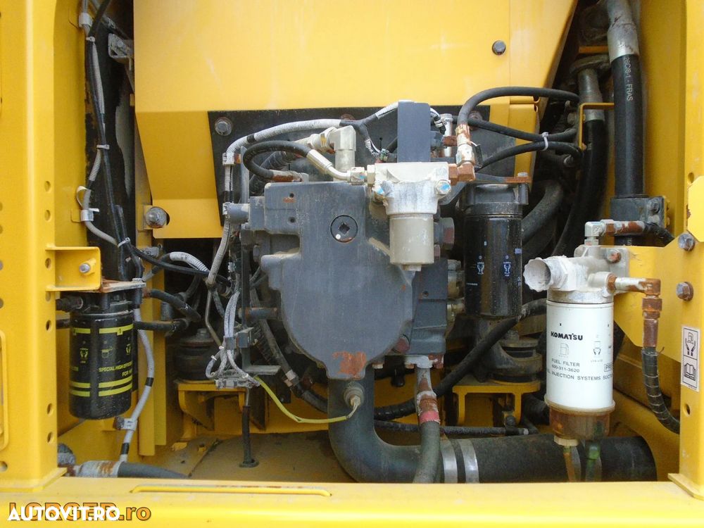 Komatsu PC210 LC-10 - 9
