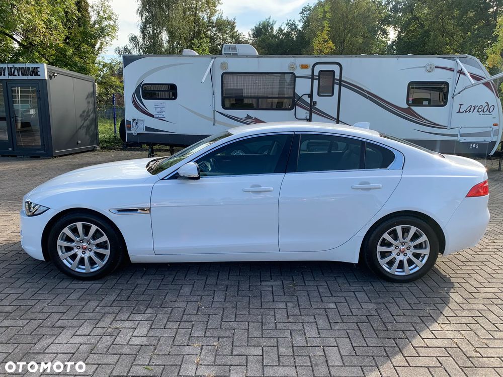 Jaguar XE 2.0 D Prestige - 6