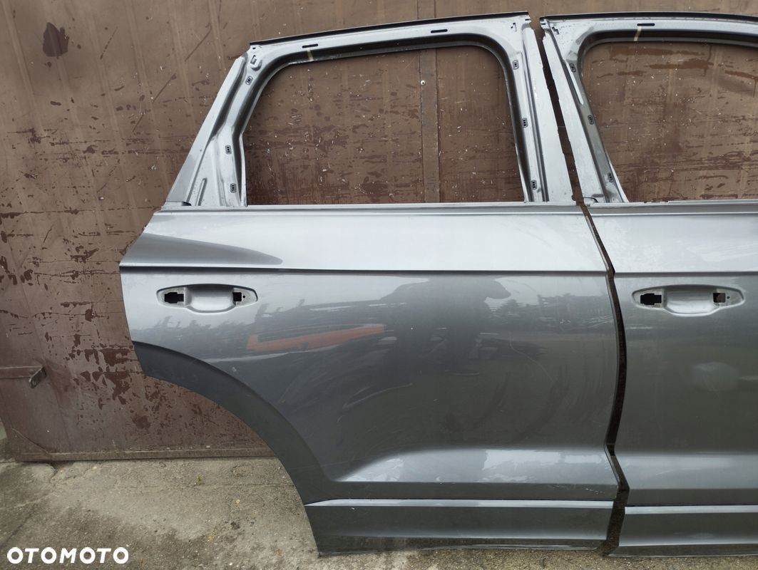 Drzwi prawe tył VW Touareg III 3 760 2018-^ - 1