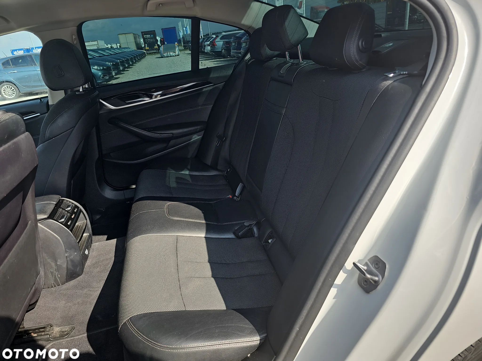BMW Seria 5 518d Sport Line - 11