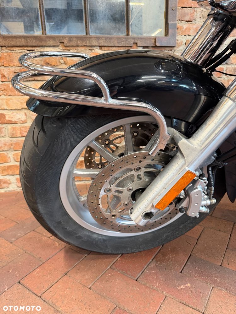 Suzuki Intruder - 8