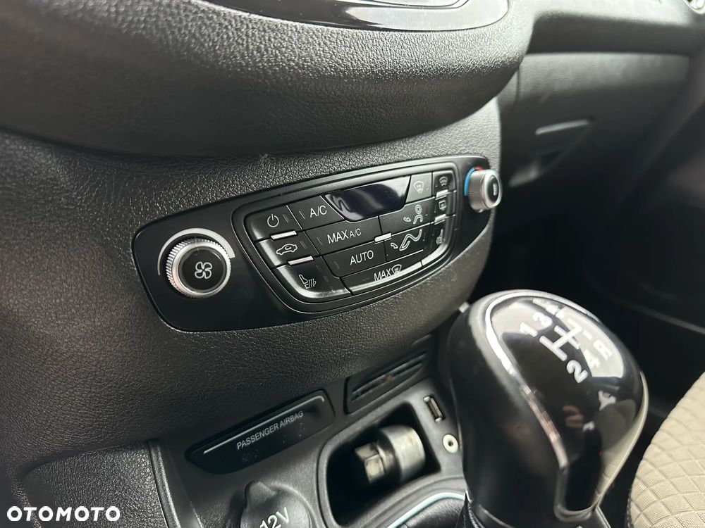 Ford Tourneo Courier 1.0 EcoBoost Titanium - 22