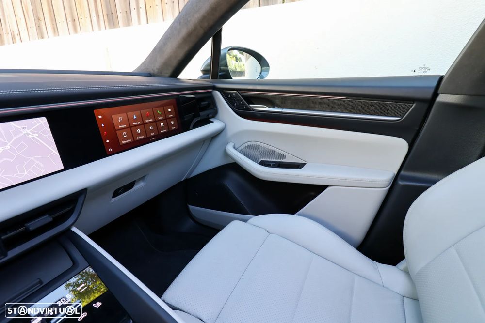 Porsche Macan Electric 4 - 38