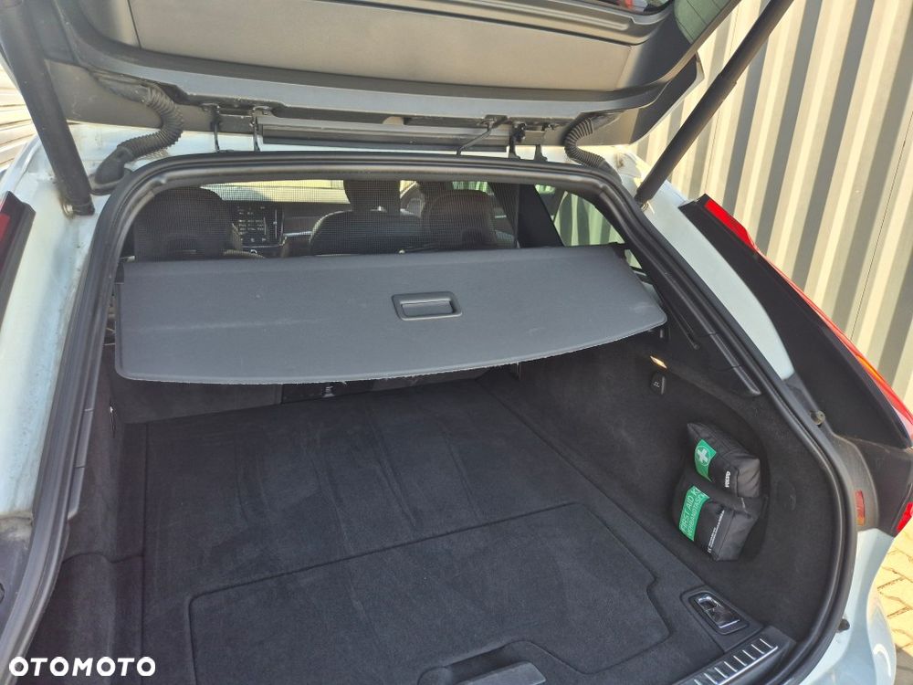 Volvo V90 Cross Country D5 AWD Pro - 33