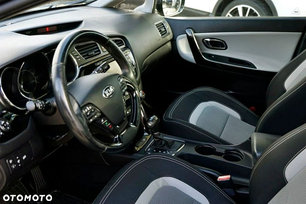 Kia Ceed - 10