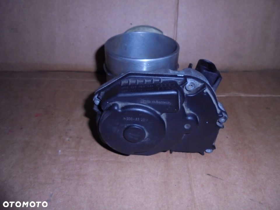 PRZEPUSTNICA AUDI A6 2.4 VW PASSAT B5 078133063AM - 2