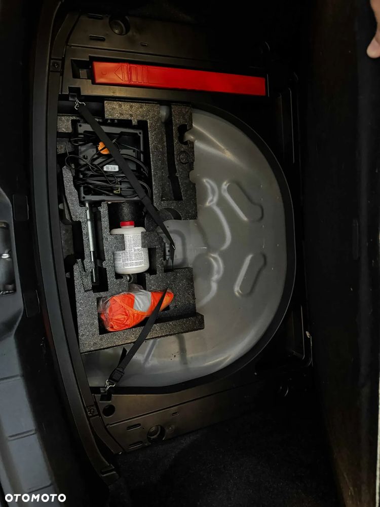 Volvo V40 D3 R-Design - 16