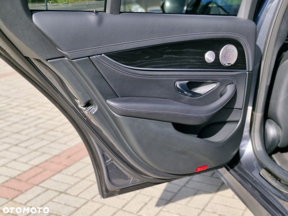 Mercedes-Benz Klasa E 220 d 4-Matic AMG - 23
