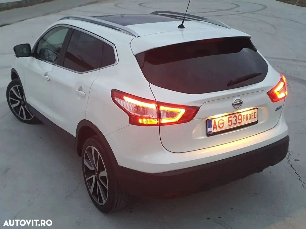 Nissan Qashqai 1.6 DCI Xtronic TEKNA+ - 4